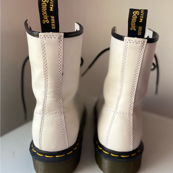 Doc Martens style 11821 bright white boots with black trim and laces . US size 7 - Picture 3 of 5